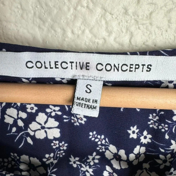 Collective Concepts Blue Floral Long Sleeve Flowy Top Size Small - Picture 8 of 12